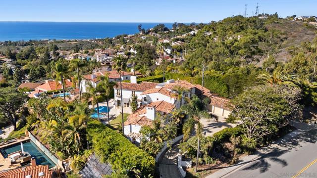 6692 La Jolla Scenic Dr S, La Jolla CA: https://media.crmls.org/mediaz/a4c258dc-2042-4f26-a3e2-6985537c4f4b.jpg