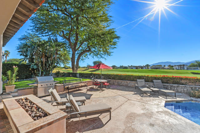 284 Loch Lomond Road, Rancho Mirage CA: https://media.crmls.org/mediaz/a4c2fd3d-7781-4ec7-bc11-bfc7f0b0dcaf.jpg