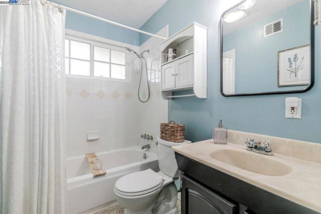 4533 Santa Cruz Ct, Fremont CA: https://media.crmls.org/mediaz/a4c321f8-704c-4aae-bc9d-a187cd5aa0e1.jpg