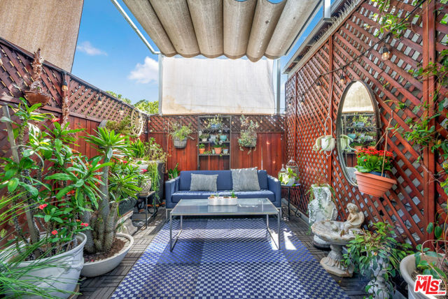 461 N St Andrews Place, Los Angeles CA: https://media.crmls.org/mediaz/a4c39ca2-e6e8-49ef-92db-0cf4a5d89439.jpg