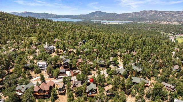 1351 Balsam Drive, Big Bear CA: https://media.crmls.org/mediaz/a4c4c87b-995d-4989-825f-bd2e6effe27c.jpg