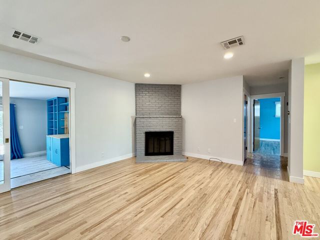 6938 Balboa Boulevard, Van Nuys CA: https://media.crmls.org/mediaz/a4c4d292-54a0-416e-bfcc-9ba559cd0d75.jpg