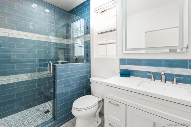 616 Marlin Ln, Carlsbad CA: https://media.crmls.org/mediaz/a4c4e488-2496-42cc-9713-91c5ab6264db.jpg