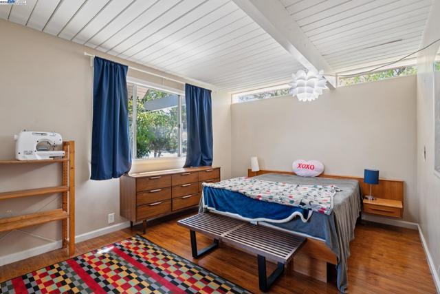 3767 Gainsborough Dr, Concord CA: https://media.crmls.org/mediaz/a4c4ef14-f66f-4dfc-8dd3-cfafad603398.jpg