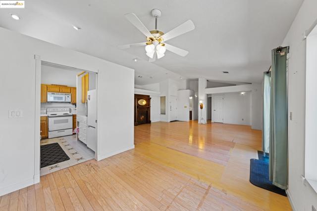 5213 Walker Ct, Antioch CA: https://media.crmls.org/mediaz/a4c5ff90-bcc1-4225-bf8f-3da91bf7ff7d.jpg