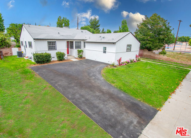 17209 Stagg Street, Van Nuys CA: https://media.crmls.org/mediaz/a4c6d97c-227e-4660-b4c1-885aaa9845d7.jpg