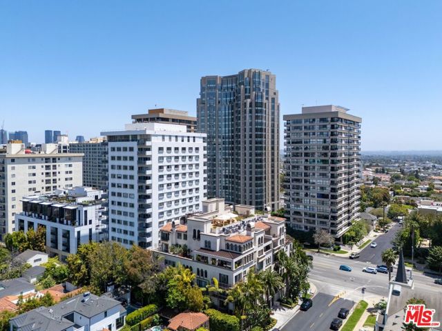 10795 Wilshire Boulevard, Los Angeles CA: https://media.crmls.org/mediaz/a4c741e2-4dd0-4ad5-819a-a85a381699a5.jpg