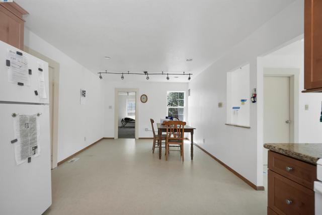 75 Kilkare Rd, Sunol CA: https://media.crmls.org/mediaz/a4c751af-aaf6-40ca-a210-b23073221bfa.jpg