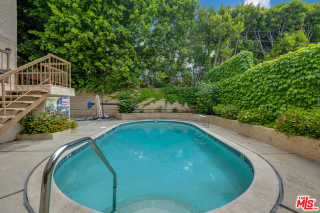 15150 Dickens Street, Sherman Oaks CA: https://media.crmls.org/mediaz/a4c76e8b-5556-4ca1-8867-4c3de3223a1e.jpg
