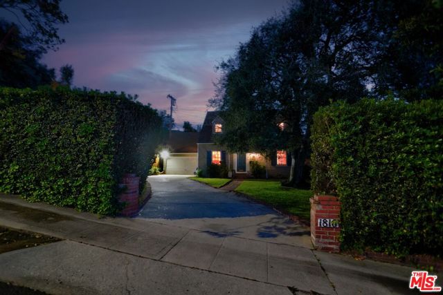 1816 Rosita Drive, Glendale CA: https://media.crmls.org/mediaz/a4c7a7d0-cc84-41ad-b956-c4264c3943fc.jpg