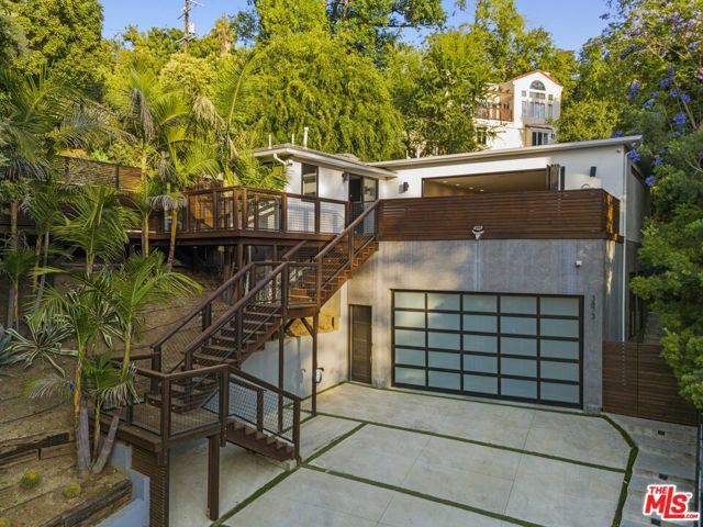3873 Berry Drive, Studio City CA: https://media.crmls.org/mediaz/a4c861e9-2fcf-497c-9963-7f2a9338b652.jpg