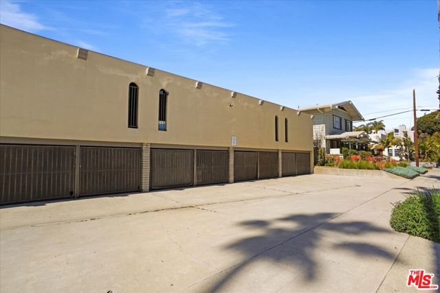 2311 4th Street, Santa Monica CA: https://media.crmls.org/mediaz/a4c8940d-8bb6-41d9-a9c3-6dd9d94bc687.jpg