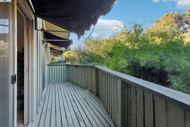 278 Monroe Dr., Mountain View CA: https://media.crmls.org/mediaz/a4c95d81-9cc9-4cbc-843b-9ac14b14a235.jpg