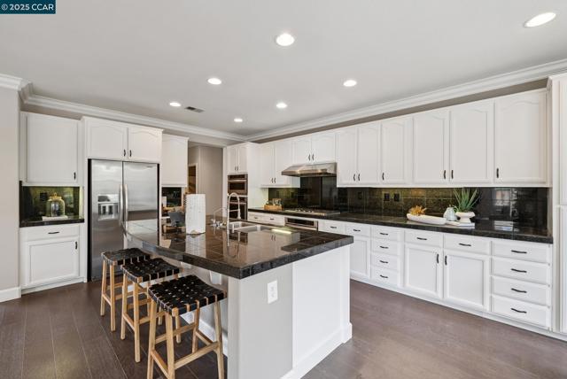 5269 S Montecito Dr, Concord CA: https://media.crmls.org/mediaz/a4c9720d-19b6-4696-bd1d-af071f51da86.jpg
