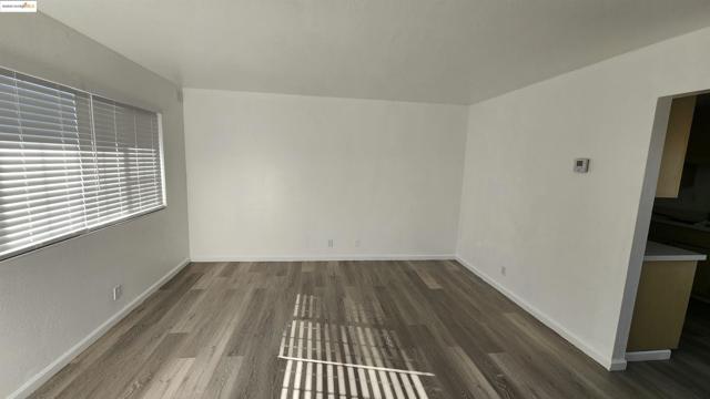 9220 Bancroft Ave, Oakland CA: https://media.crmls.org/mediaz/a4c97277-4862-4d1f-b8ca-531f28a7beb6.jpg