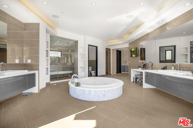 2501 Zorada Drive, Los Angeles CA: https://media.crmls.org/mediaz/a4c97cad-bd83-479c-8629-a110bb8e5e84.jpg