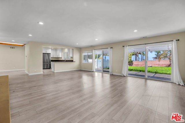 5137 Reynier Avenue, Los Angeles CA: https://media.crmls.org/mediaz/a4cc28da-cfc9-4e39-84b9-aacbd96a68cb.jpg