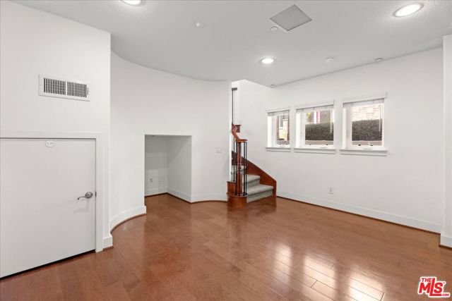6010 Celedon, Playa Vista CA: https://media.crmls.org/mediaz/a4cc409e-3e9b-41ab-866f-481d82efd965.jpg