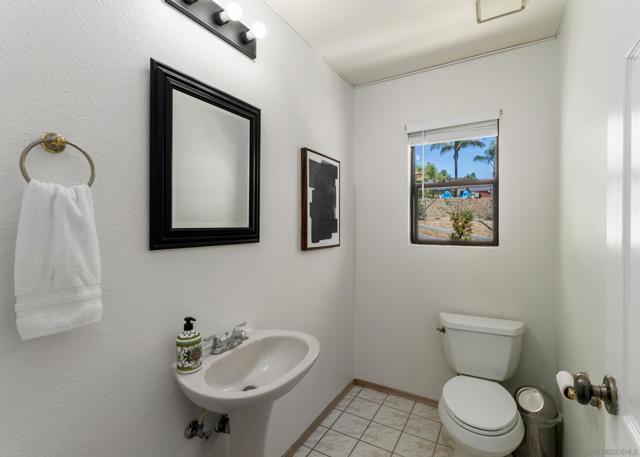 9844 Lorraine Ridge Trail, El Cajon CA: https://media.crmls.org/mediaz/a4cc4178-1163-4f04-b0b7-ce18088d8787.jpg