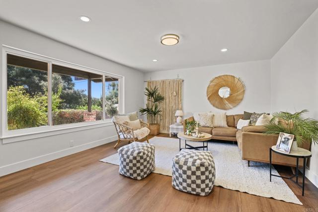 752 Quiet Place, Escondido CA: https://media.crmls.org/mediaz/a4cc6e22-2a37-46dd-bd6e-311f3a5306ce.jpg