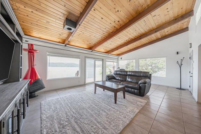 12340 Lakeshore Drive, Clearlake CA: https://media.crmls.org/mediaz/a4cc78a4-f7fb-4912-80c5-3a8316132b8c.jpg
