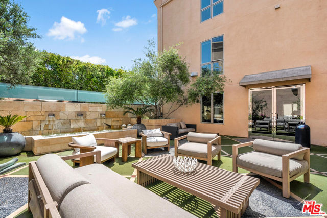 1318 S Roxbury Drive, Los Angeles CA: https://media.crmls.org/mediaz/a4cc81ae-442a-45da-abf9-81a757709ec6.jpg