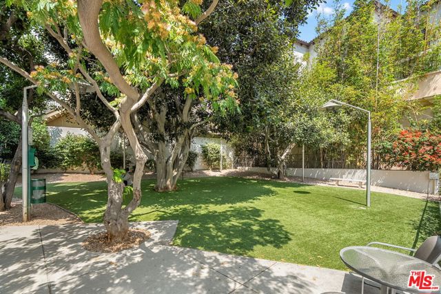 1155 N La Cienega Boulevard, West Hollywood CA: https://media.crmls.org/mediaz/a4cc95ee-2bbb-4daf-9ef5-2485e2874591.jpg