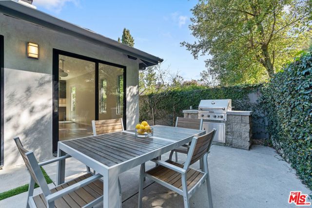 2829 Westbrook Avenue, Los Angeles CA: https://media.crmls.org/mediaz/a4cced5f-681e-4c89-a968-385cf2b38ce0.jpg