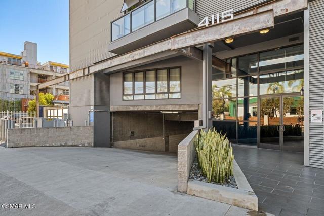 4115 Glencoe Avenue, Marina del Rey CA: https://media.crmls.org/mediaz/a4cd254d-0a80-45c1-b68c-49416f9579f8.jpg