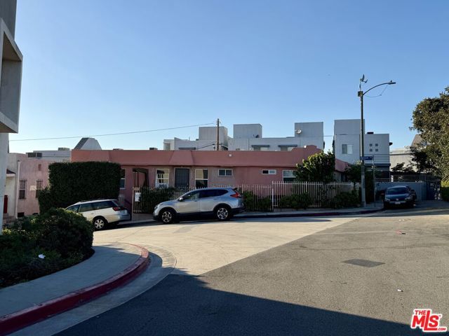 1126 White Knoll Drive, Los Angeles CA: https://media.crmls.org/mediaz/a4cdbe1c-50fc-4618-a1f0-f4c2a02f8ec0.jpg