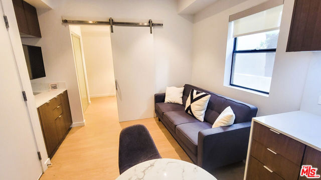 11649 Mayfield Avenue, Los Angeles CA: https://media.crmls.org/mediaz/a4cdd2ea-a9f8-40be-88d7-c488812daa01.jpg