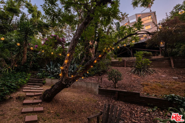 980 Oneonta Drive, Los Angeles CA: https://media.crmls.org/mediaz/a4ce52e6-a873-49c8-a8b4-abdaa31baf6a.jpg