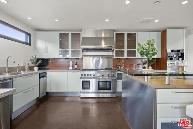 2980 Hollyridge Drive, Los Angeles CA: https://media.crmls.org/mediaz/a4ce554d-db5e-45ac-9d10-406e0a001705.jpg