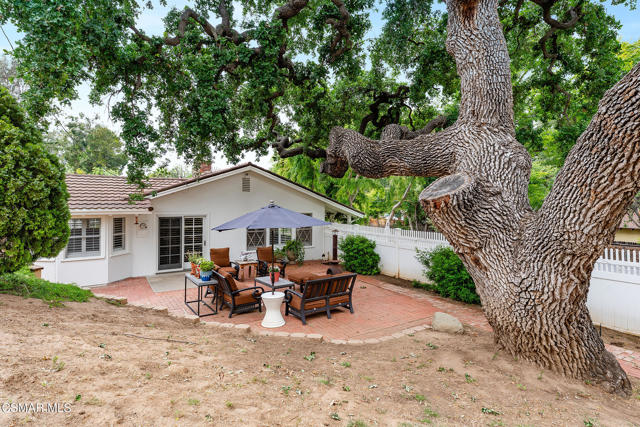 566 Rancho Road, Thousand Oaks CA: https://media.crmls.org/mediaz/a4ce6590-411c-40d4-bc21-b77f65739cde.jpg