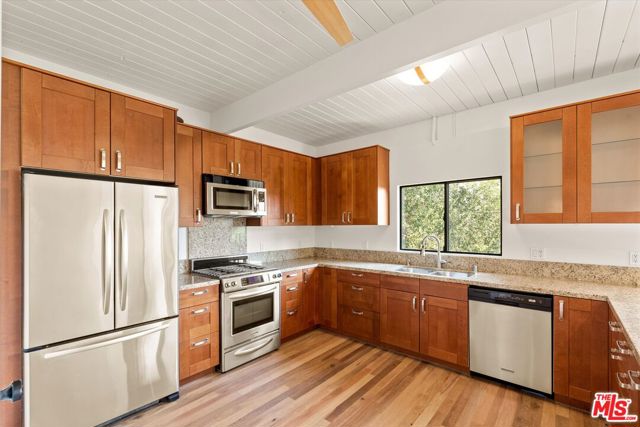 4950 Marmol Drive, Woodland Hills CA: https://media.crmls.org/mediaz/a4ce8397-b9c1-4f5a-8f8c-d92c55c4b6a5.jpg