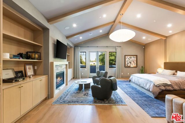 5084 Valjean Avenue, Encino CA: https://media.crmls.org/mediaz/a4ce99fd-7479-4684-a6c4-f008d82046db.jpg
