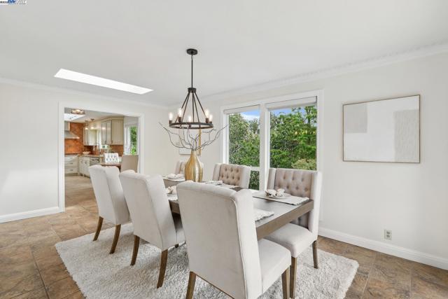 375 Montecillo Dr, Walnut Creek CA: https://media.crmls.org/mediaz/a4cef94e-2a83-4664-8c4c-623c3850d2e3.jpg