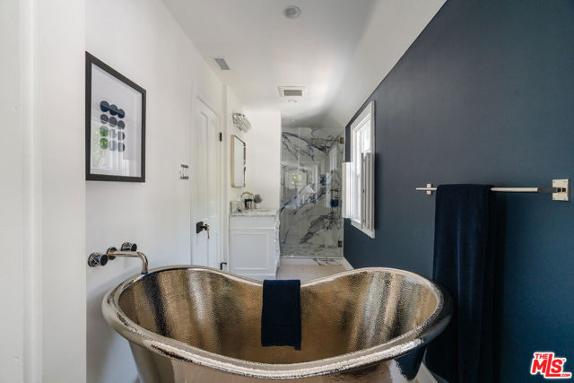 3100 Coldwater Canyon Avenue, Studio City CA: https://media.crmls.org/mediaz/a4cf6081-099d-45f1-8ebb-3252c4790391.jpg