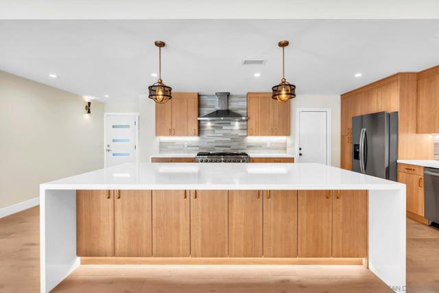 7105 Mimosa Dr, Carlsbad CA: https://media.crmls.org/mediaz/a4cf7510-4c92-4fa1-97f7-6a082b7c125c.jpg
