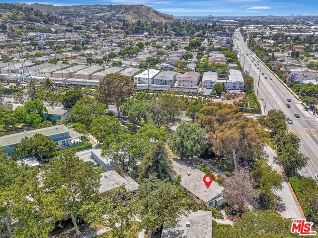 5513 Village, Los Angeles CA: https://media.crmls.org/mediaz/a4d01099-6315-48d2-86fb-a8e340ee0e19.jpg