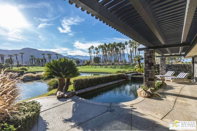8 Surrey Court, Rancho Mirage CA: https://media.crmls.org/mediaz/a4d029ae-99d2-4413-99a1-4af1dd47ee60.jpg
