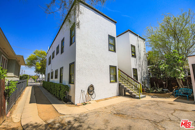 132 N Avenue 57, Los Angeles CA: https://media.crmls.org/mediaz/a4d045e8-5fbb-4283-b426-3ca32ac0d789.jpg