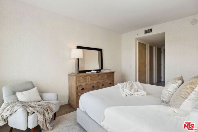 1755 Ocean Avenue, Santa Monica CA: https://media.crmls.org/mediaz/a4d06228-6e56-4fa3-bae8-3bd4a2e52a37.jpg