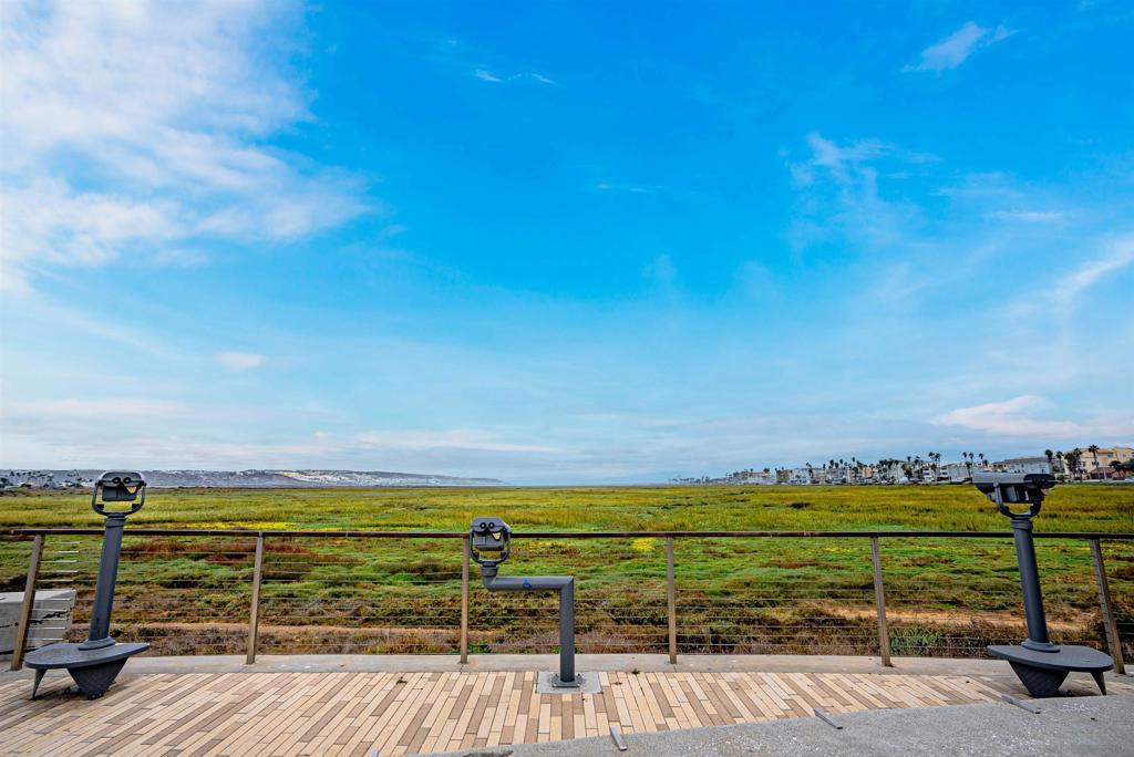 https://media.crmls.org/mediaz/a4d0b726-8613-496c-b3fa-51d7ef763882.jpg?preset=X-Large