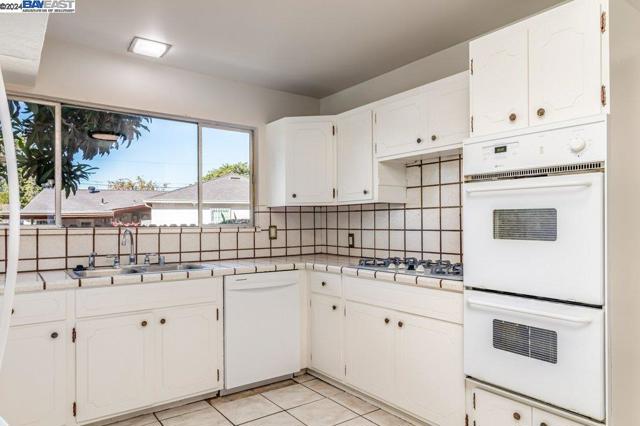 Image 11 of 45 For 15094 Alexandria St