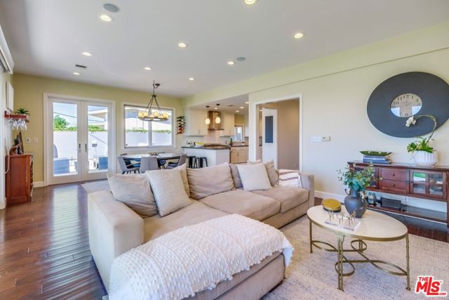 6537 Hedding Street, Los Angeles CA: https://media.crmls.org/mediaz/a4d1872f-f886-417f-bfd9-9602c3746486.jpg