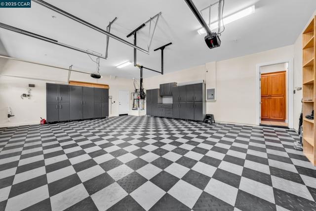 3322 Ashbourne Cir, San Ramon CA: https://media.crmls.org/mediaz/a4d1fe44-e6e9-4455-a6a1-26a6fcf97726.jpg