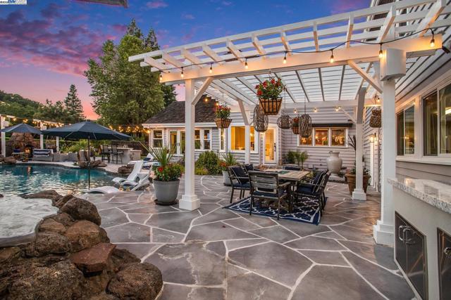 91 RED CYPRESS CT, Danville CA: https://media.crmls.org/mediaz/a4d2655a-874f-4fe7-b233-655f868b3a4a.jpg