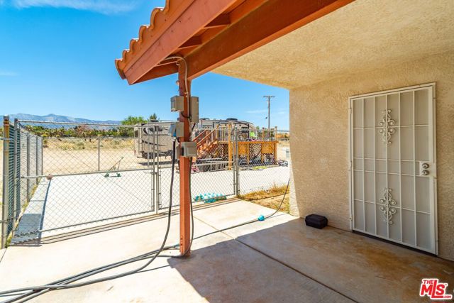 9999 Del Sol Avenue, Phelan CA: https://media.crmls.org/mediaz/a4d280ec-4bae-44c3-85e7-c677544a6082.jpg