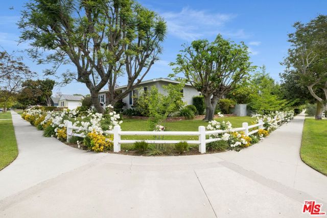 6432 Petit Avenue, Van Nuys CA: https://media.crmls.org/mediaz/a4d281c1-c36f-42fe-8dbd-c08abfcdba67.jpg
